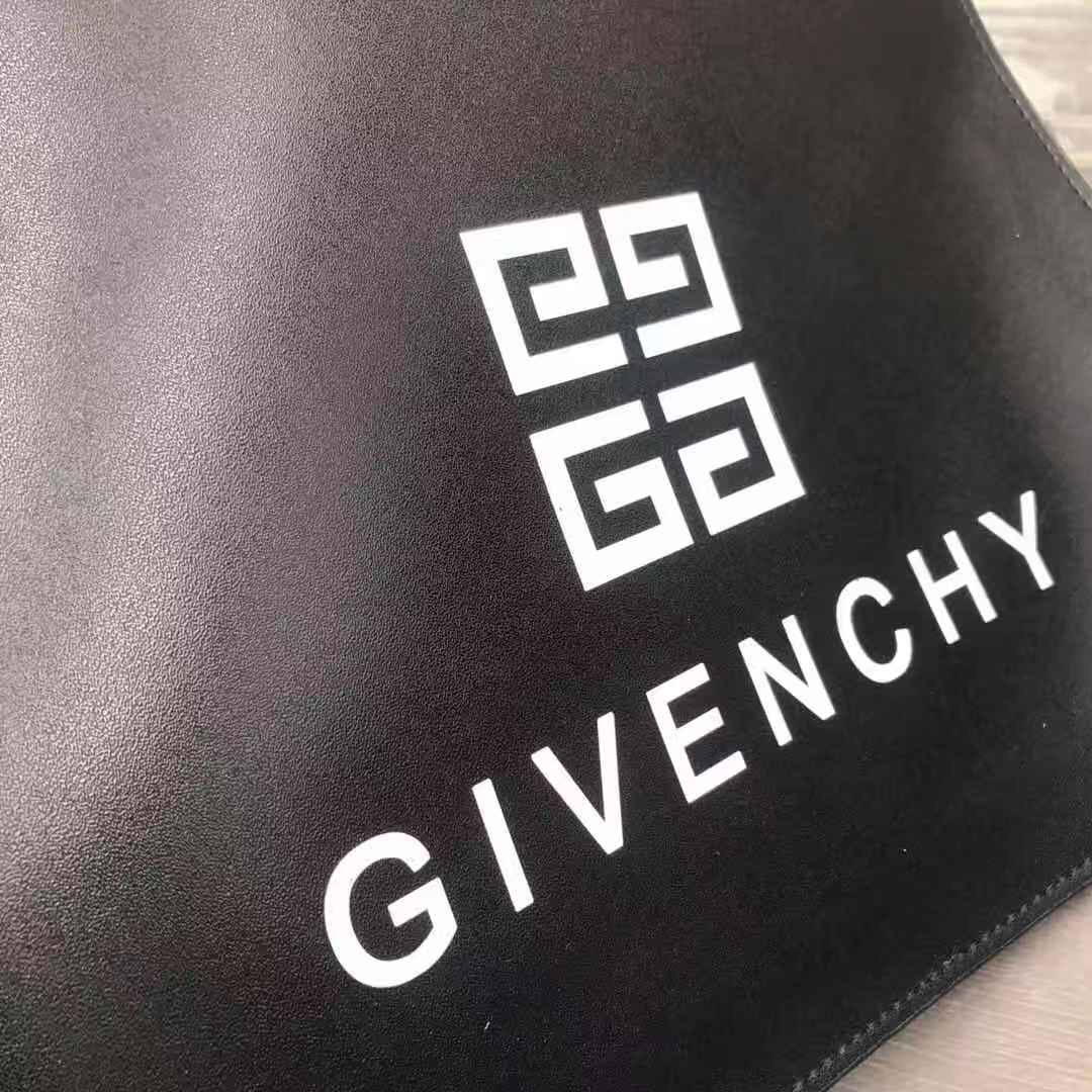 個性的なデザ 人気ブランドGivenchy 実物の写真 N品スーパーコピー代引き対応国内発送後払い安全必ず届く優良サイト